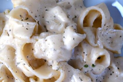 Creamy Vegan Alfredo Pasta: Cauliflower Sauce Delight