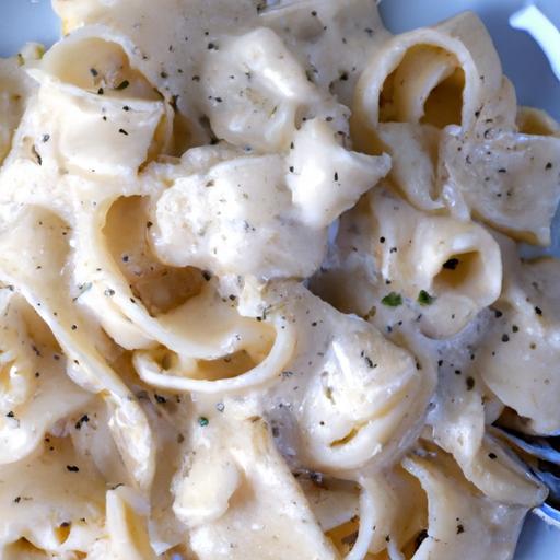 Creamy Vegan Alfredo Pasta: Cauliflower Sauce Delight