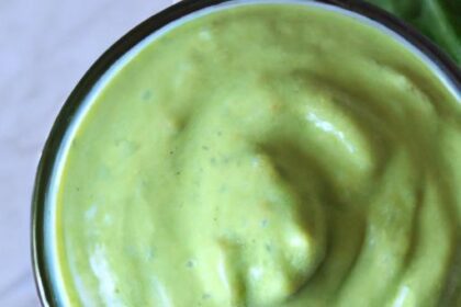 Creamy Keto Smoothie: Avocado & Spinach Power Blend