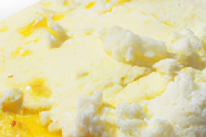 Fluffy Scrambled Eggs with Cottage Cheese: A Protein Boost
