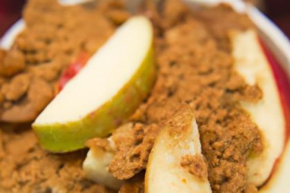 Crisp & Cozy: How to Make the Perfect Vegan Apple Crisp